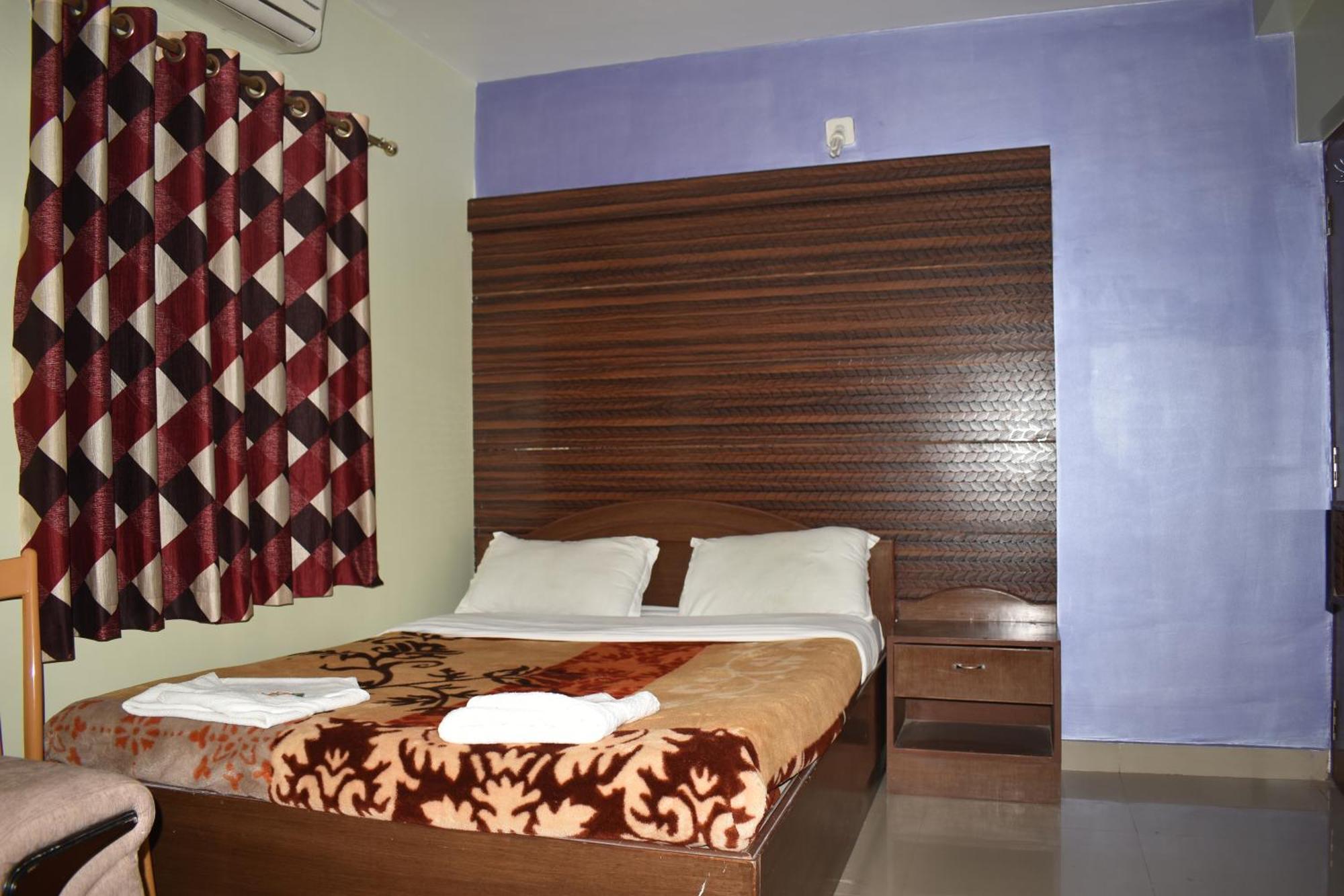Sakura House Hotel Bodh Gaya Exterior photo