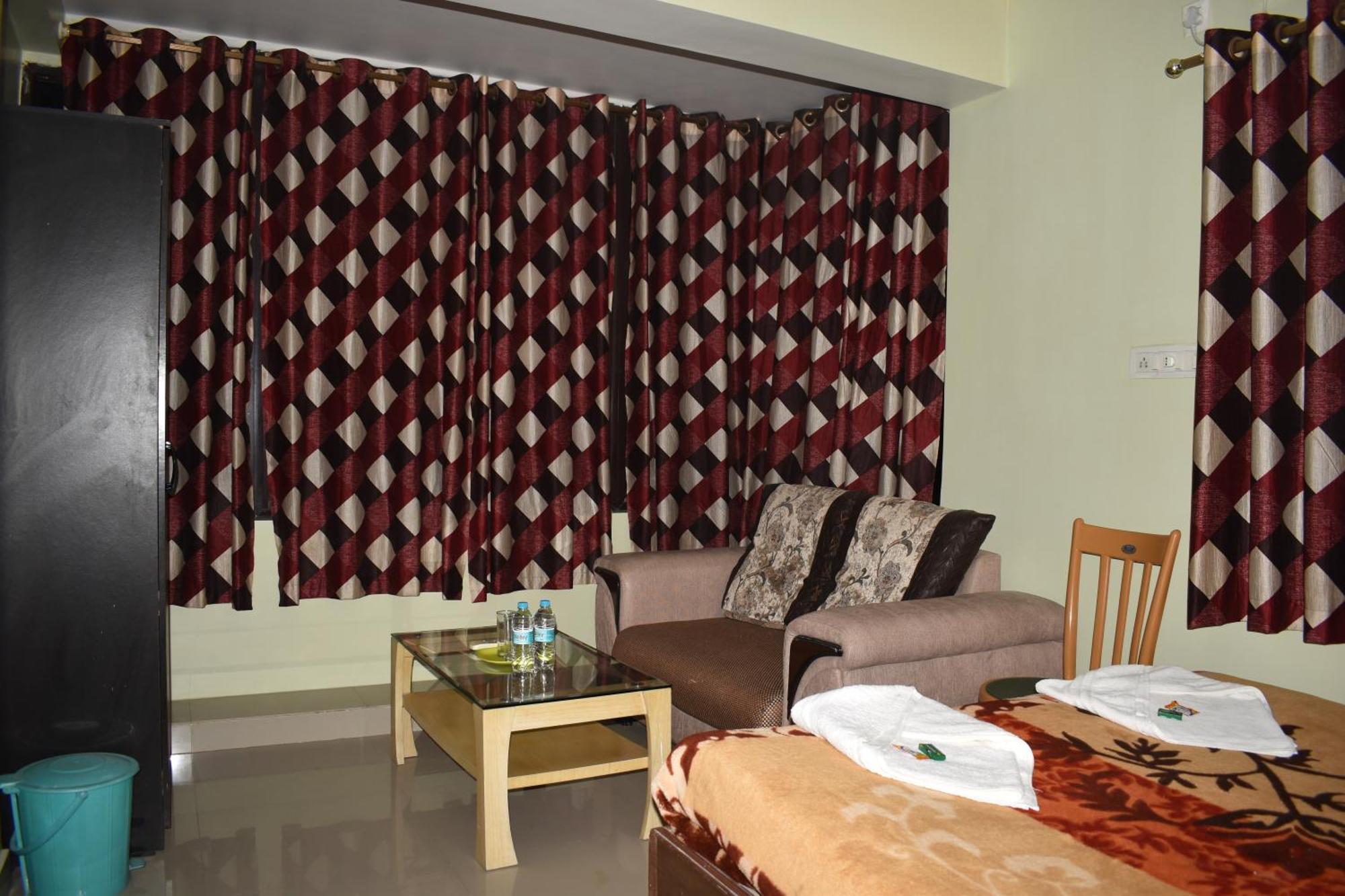 Sakura House Hotel Bodh Gaya Exterior photo