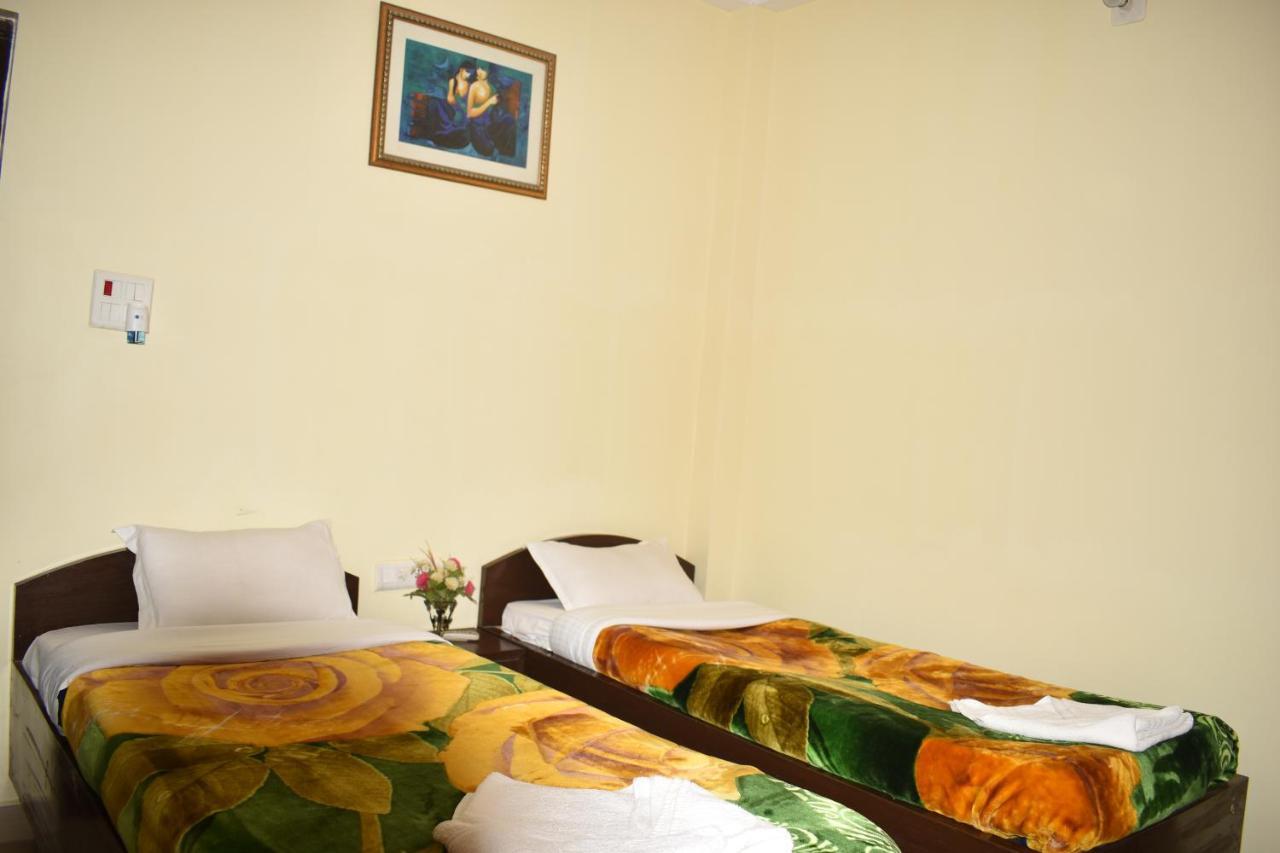 Sakura House Hotel Bodh Gaya Exterior photo