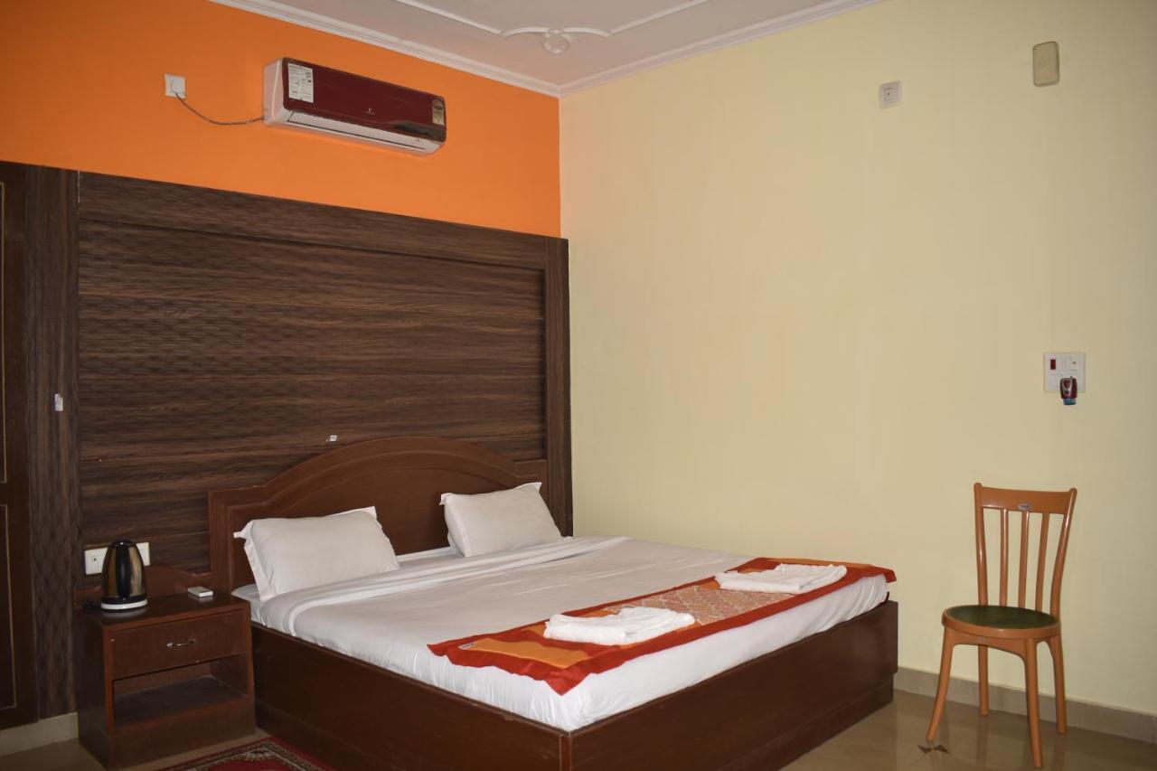 Sakura House Hotel Bodh Gaya Exterior photo