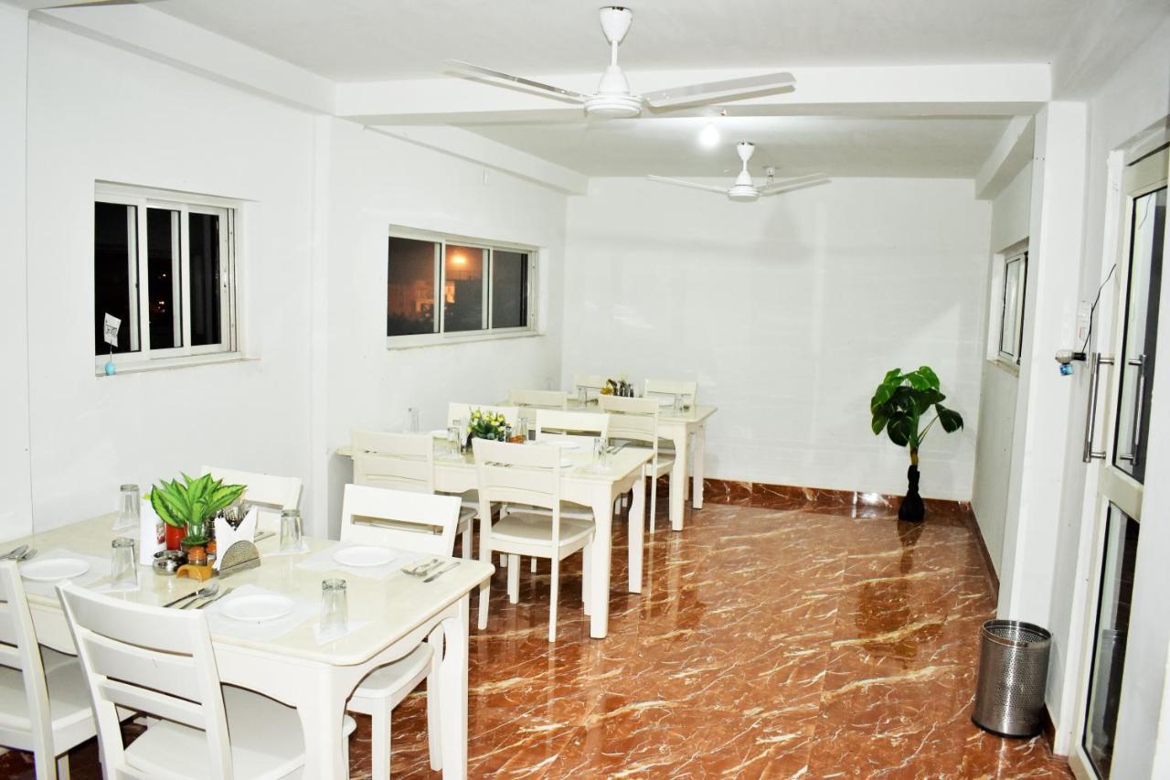 Sakura House Hotel Bodh Gaya Exterior photo
